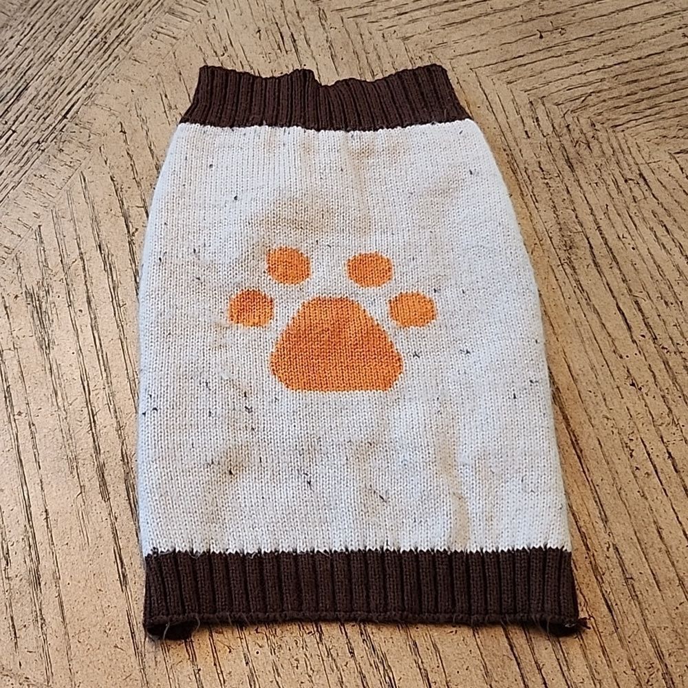 Dog sweater paw size M